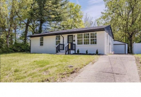 BRAND NEW Oakside Retreat with HUGE Entertainers Yard